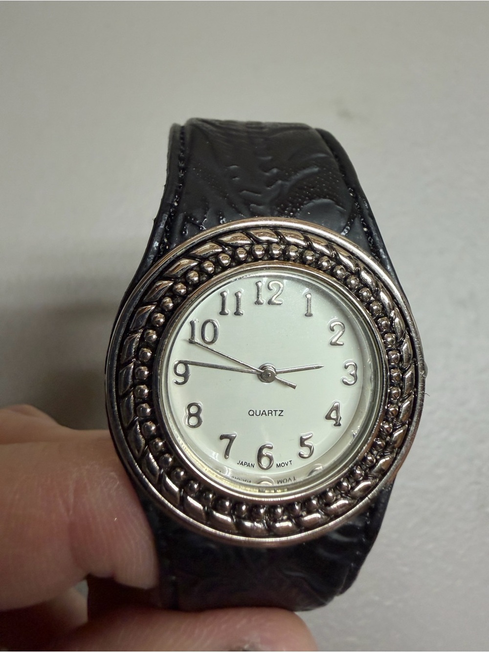 Silver-Tone Beaded Bezel White Dial Quartz Watch - Men's Accessory